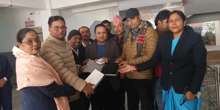 स्वास्थ्य सेवामा सुधार गर्न अत्याधुनिक स्वास्थ्य सामग्री हस्तान्तरण