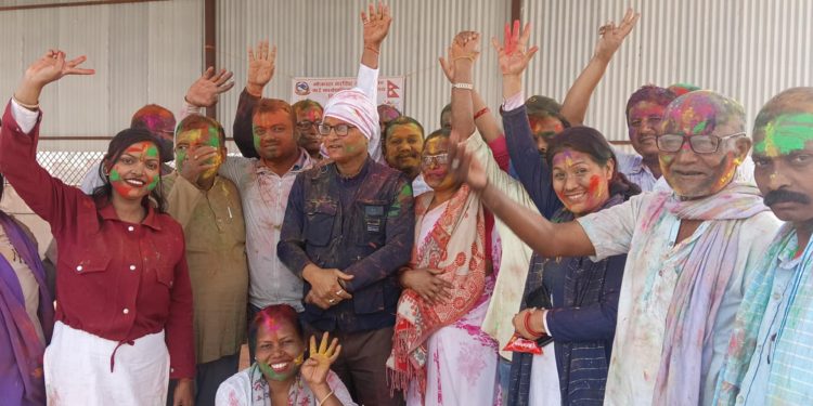 भाेक्राहा नरसिंह गाउँपालिकामा रंग र उमंगकाे संगम