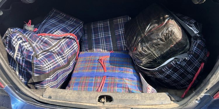 फिल्मी शैलीमा लागू औषध तस्करी : ११६ केजी गाँजासहित कार नियन्त्रणमा, चालक फरार