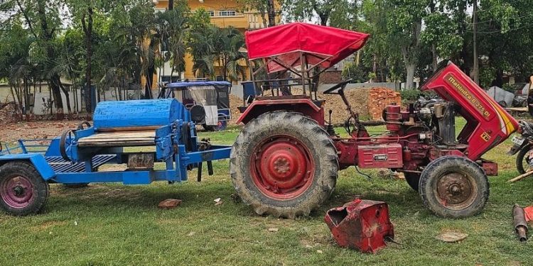 ट्र्याक्टरको तेल ट्याङ्कीभित्र ब्राउन सुगर, दुई भारतीय नागरिक पक्राउ