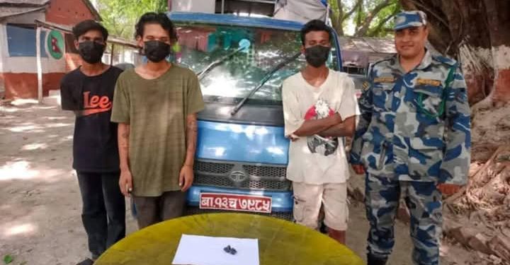 भाईनेट वाईफाईको गाडीबाट हिरोइनसहित तीन जना पक्राउ