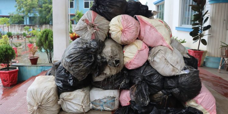 घुस्की नाका नजिकै जमिनमुनि लुकाइएको १,१२० केजी गाँजा बरामद