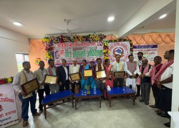 गाउँसभाबाट आठ जना उत्कृष्ट जनप्रतिनिधि ,कर्मचारी र पत्रकार सम्मानित