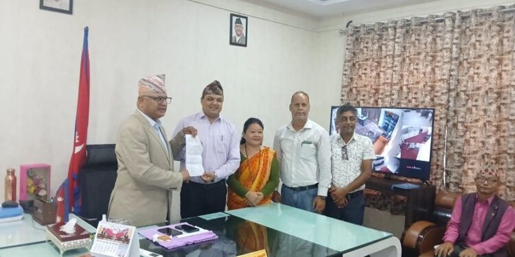 पत्रकारहरूको विरोधपछि सञ्चार विधेयक रोकिँदै, मुख्यमन्त्री कार्कीले दिए प्रतिबद्धता