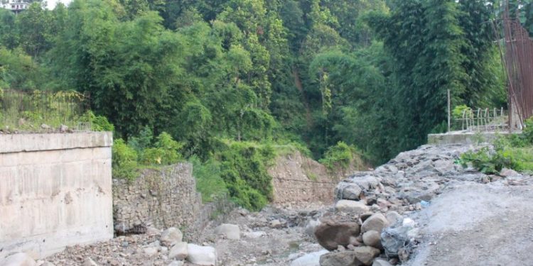 धरान–५ लेदुवा खोलाको पुल : सात वर्षदेखि अधुरो