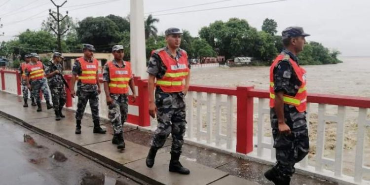 कोशी व्यारेजमा पुरुषले हामफाले, प्रहरीको खोजी जारी