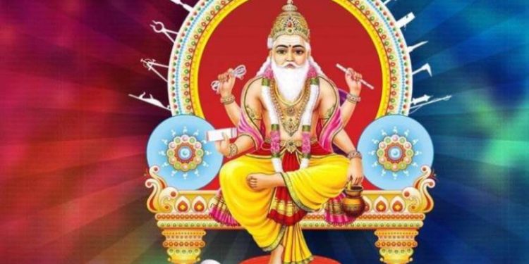 विश्वकर्मा पूजा धुमधामका साथ मनाउँदै