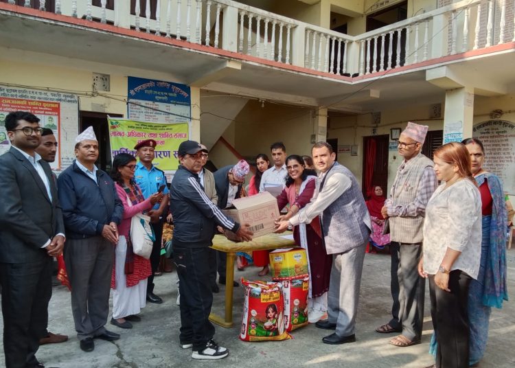 छोराछोरीबाट अपहेलित आमाहरुलाई खाद्यान्न प्रदान