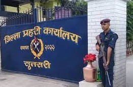 घुस्कीमा चेकजाँचका क्रममा तनाव, दुई प्रहरी घाइते