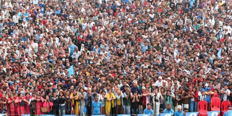 राष्ट्रिय स्वतन्त्र पार्टीको ‘हामी आयौँ’ सभामा फरक दृश्य: इटहरीमा वृद्धवृद्धाको बाक्लो उपस्थिति, घन्टीले तातेको माहोल