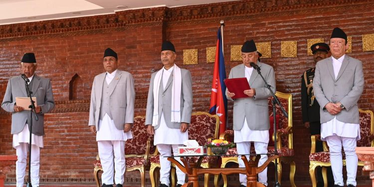 “अर्जुननरसिंह केसीले राष्ट्रपति समक्ष प्रतिनिधिसभा ज्येष्ठ सदस्यको शपथ लिए”