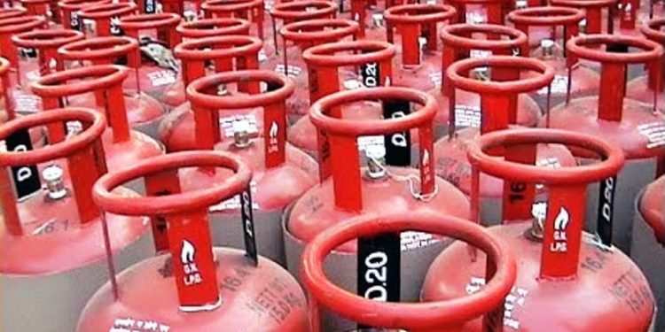 आधा सिलिन्डर ग्यास बिक्रीको निर्णयले सुनसरीमा उपभोक्ता चिन्तित