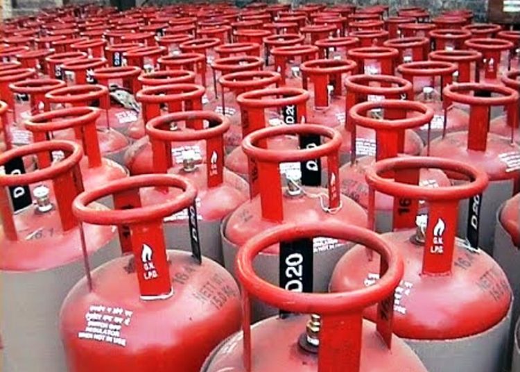 आधा सिलिन्डर ग्यास बिक्रीको निर्णयले सुनसरीमा उपभोक्ता चिन्तित