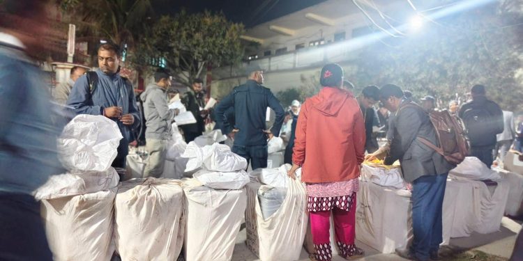 सुनसरीमा ६४ प्रतिशत मतदान, मतपेटिका संकलनपछि सर्वदलीय बैठक बस्ने