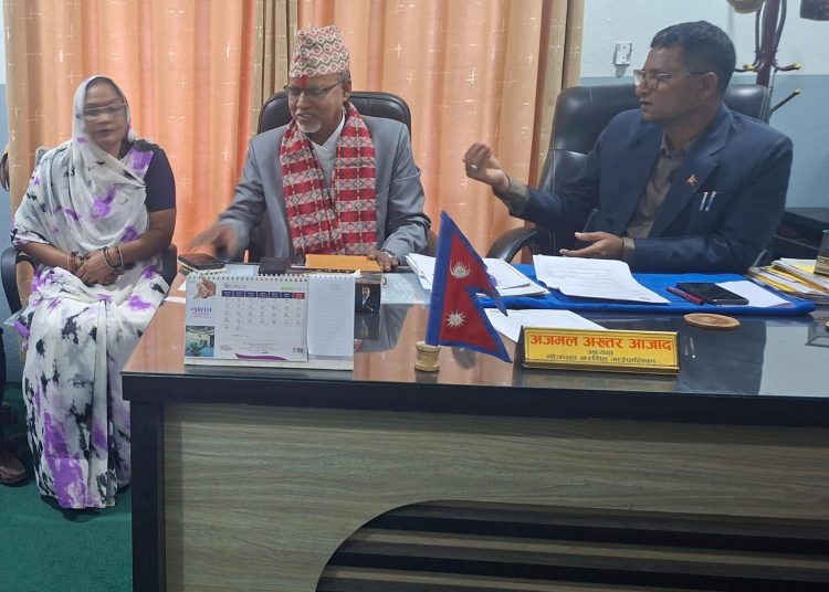 सुनसरी खोलामा तटबन्ध निर्माणको माग : अध्यक्ष आजादद्वारा मन्त्री मंसुरीलाई ध्यानाकर्षण