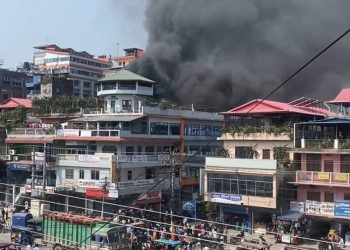 इटहरीमा क्याफे र आइसक्रिम पार्लरमा भीषण आगलागी