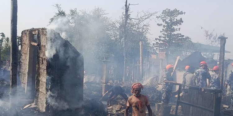 बुढीगंगा मुसहर बस्तीमा आगलागी: ११ घर जलेर नष्ट, दर्जनौं परिवार विस्थापित