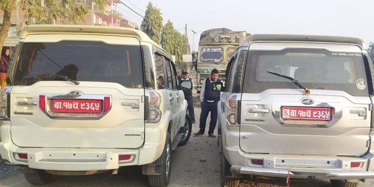 कोशीका विभिन्न स्थानबाट नक्कली नम्बर प्लेट प्रयोग गर्ने चार सवारी पक्राउ